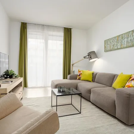 Atriumresidences With Freeparking, Ac, Balcony And Wi-fi 아파트