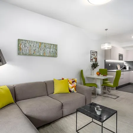 Atriumresidences With Freeparking, Ac, Balcony And Wi-fi 아파트