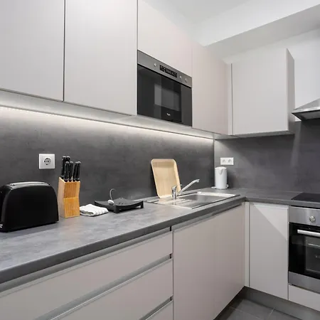 Atriumresidences With Freeparking, Ac, Balcony And Wi-fi 아파트