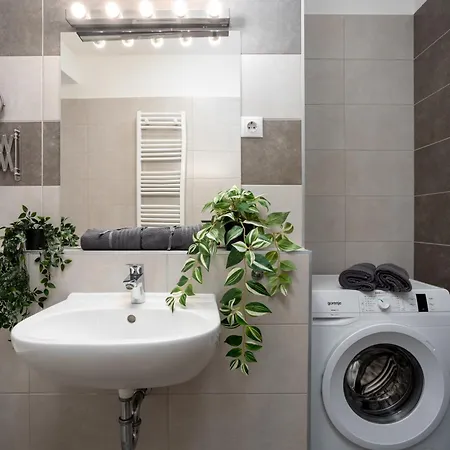 Atriumresidences With Freeparking, Ac, Balcony And Wi-fi 아파트